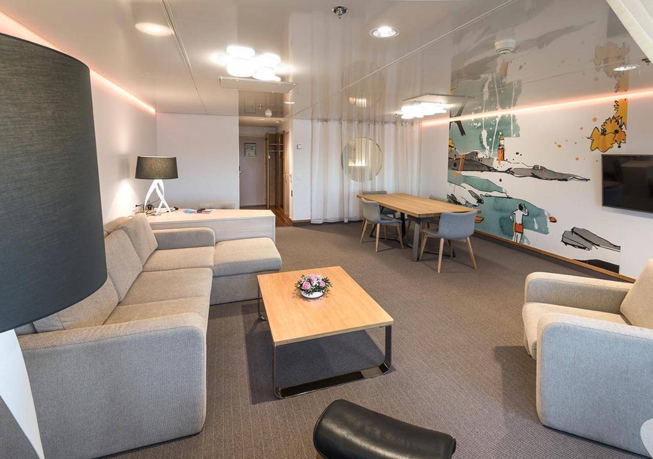  Viking Line Ferry Viking Cinderella - 2-night Cruise Helsinki-stockholm-helsinki *